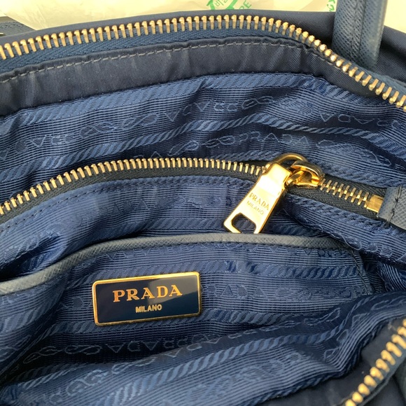 Prada Beautiful blue handbag - Picture 3 of 11